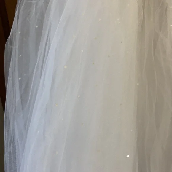 David’s Bridal Wedding Dress Size 6 - Picture 4 of 14
